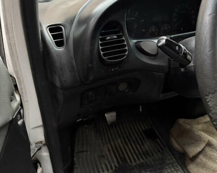 Белый Хендай H-1, объемом двигателя 2.5 л и пробегом 281 тыс. км за 3400 $, фото 8 на Automoto.ua