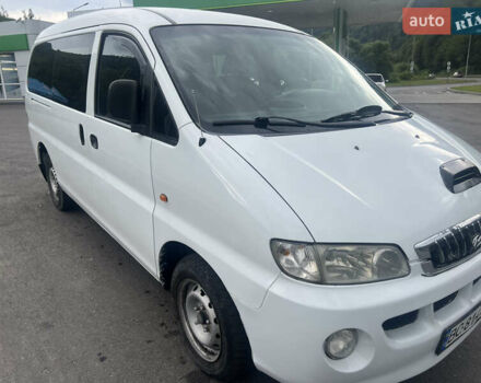Белый Хендай H-1, объемом двигателя 2.5 л и пробегом 320 тыс. км за 3900 $, фото 2 на Automoto.ua