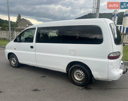 Белый Хендай H-1, объемом двигателя 2.5 л и пробегом 320 тыс. км за 3900 $, фото 5 на Automoto.ua
