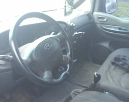 Белый Хендай H-1, объемом двигателя 2.5 л и пробегом 288 тыс. км за 5500 $, фото 4 на Automoto.ua