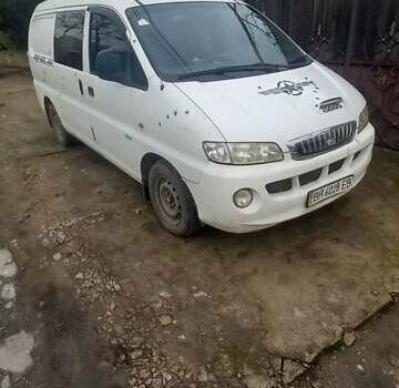 Белый Хендай H-1, объемом двигателя 2.5 л и пробегом 288 тыс. км за 5500 $, фото 1 на Automoto.ua