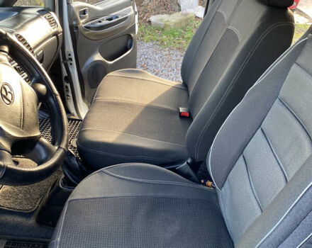 Белый Хендай H-1, объемом двигателя 2.5 л и пробегом 309 тыс. км за 6499 $, фото 6 на Automoto.ua