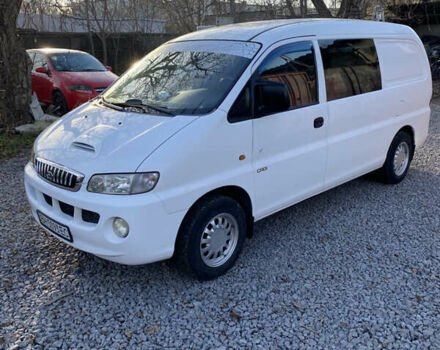 Белый Хендай H-1, объемом двигателя 2.5 л и пробегом 309 тыс. км за 6499 $, фото 3 на Automoto.ua