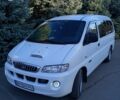 Белый Хендай H-1, объемом двигателя 2.5 л и пробегом 310 тыс. км за 6000 $, фото 1 на Automoto.ua