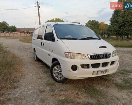 Белый Хендай H-1, объемом двигателя 2.5 л и пробегом 188 тыс. км за 6300 $, фото 4 на Automoto.ua