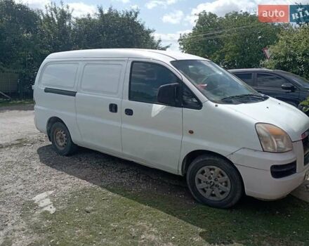 Белый Хендай H-1, объемом двигателя 2.48 л и пробегом 328 тыс. км за 3700 $, фото 2 на Automoto.ua