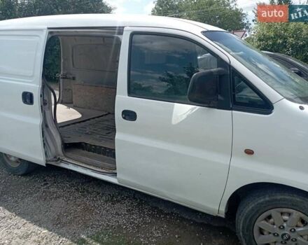 Белый Хендай H-1, объемом двигателя 2.48 л и пробегом 328 тыс. км за 3700 $, фото 3 на Automoto.ua