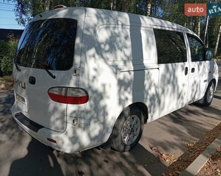 Белый Хендай H-1, объемом двигателя 2.5 л и пробегом 188 тыс. км за 6300 $, фото 14 на Automoto.ua