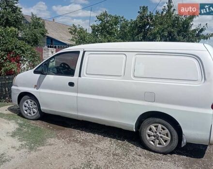 Белый Хендай H-1, объемом двигателя 2.48 л и пробегом 328 тыс. км за 3700 $, фото 1 на Automoto.ua
