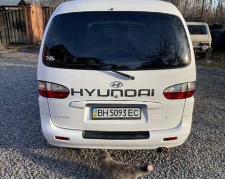 Белый Хендай H-1, объемом двигателя 2.5 л и пробегом 309 тыс. км за 6499 $, фото 4 на Automoto.ua