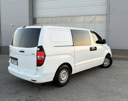 Белый Хендай H-1, объемом двигателя 2.5 л и пробегом 282 тыс. км за 8200 $, фото 15 на Automoto.ua