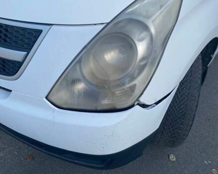 Белый Хендай H-1, объемом двигателя 2.48 л и пробегом 358 тыс. км за 5500 $, фото 3 на Automoto.ua