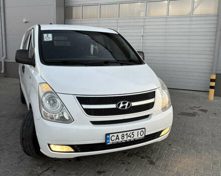 Белый Хендай H-1, объемом двигателя 2.5 л и пробегом 282 тыс. км за 8200 $, фото 1 на Automoto.ua