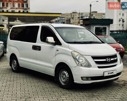 Белый Хендай H-1, объемом двигателя 2.5 л и пробегом 339 тыс. км за 8000 $, фото 5 на Automoto.ua