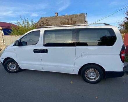 Белый Хендай H-1, объемом двигателя 2.48 л и пробегом 358 тыс. км за 5500 $, фото 1 на Automoto.ua