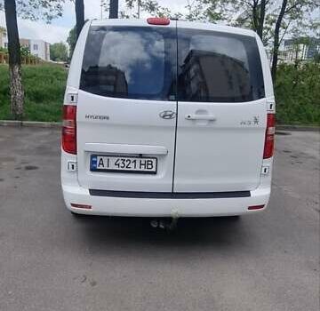 Белый Хендай H-1, объемом двигателя 2.5 л и пробегом 299 тыс. км за 6000 $, фото 9 на Automoto.ua