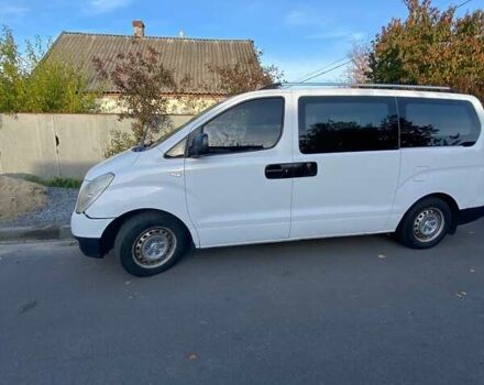 Белый Хендай H-1, объемом двигателя 2.48 л и пробегом 358 тыс. км за 5500 $, фото 2 на Automoto.ua