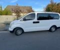 Белый Хендай H-1, объемом двигателя 2.48 л и пробегом 358 тыс. км за 5500 $, фото 2 на Automoto.ua