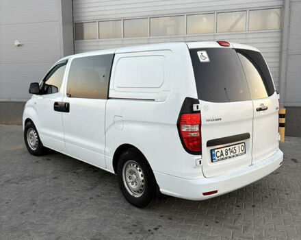 Белый Хендай H-1, объемом двигателя 2.5 л и пробегом 282 тыс. км за 8200 $, фото 10 на Automoto.ua