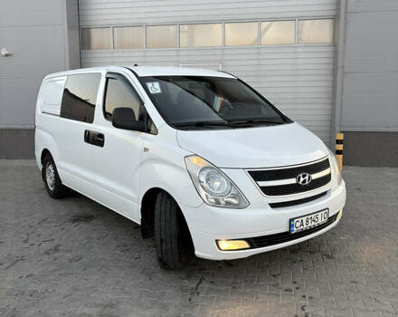 Белый Хендай H-1, объемом двигателя 2.5 л и пробегом 282 тыс. км за 8200 $, фото 2 на Automoto.ua