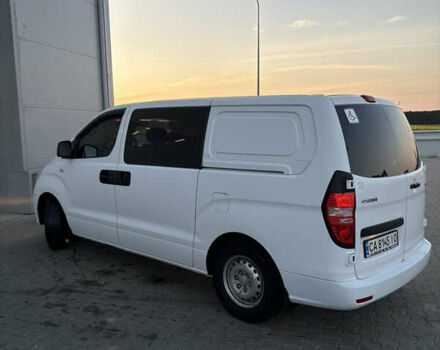 Белый Хендай H-1, объемом двигателя 2.5 л и пробегом 282 тыс. км за 8200 $, фото 14 на Automoto.ua