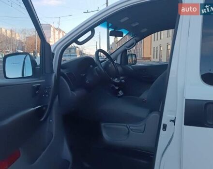 Белый Хендай H-1, объемом двигателя 2.5 л и пробегом 190 тыс. км за 9100 $, фото 4 на Automoto.ua