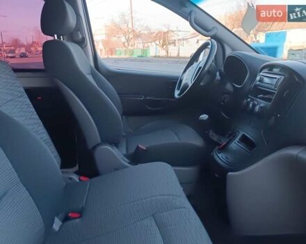 Белый Хендай H-1, объемом двигателя 2.5 л и пробегом 190 тыс. км за 9100 $, фото 6 на Automoto.ua