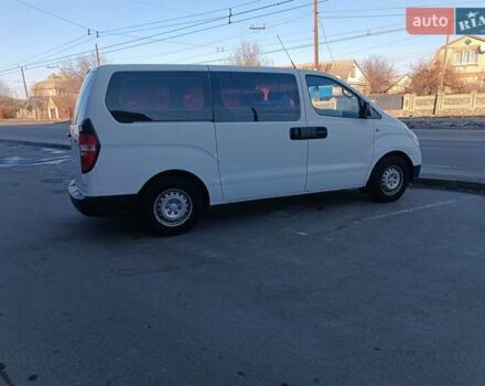 Белый Хендай H-1, объемом двигателя 2.5 л и пробегом 190 тыс. км за 9100 $, фото 9 на Automoto.ua