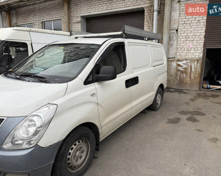 Белый Хендай H-1, объемом двигателя 2.5 л и пробегом 263 тыс. км за 7000 $, фото 2 на Automoto.ua