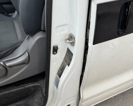 Белый Хендай H-1, объемом двигателя 2.5 л и пробегом 263 тыс. км за 7000 $, фото 8 на Automoto.ua