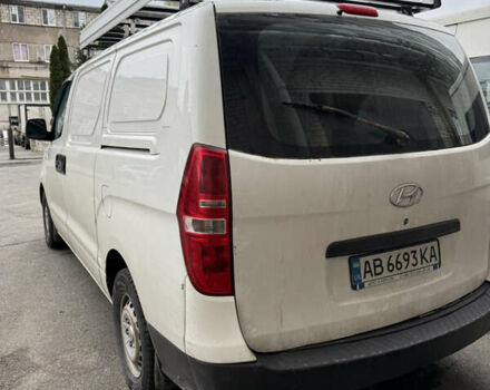 Белый Хендай H-1, объемом двигателя 2.5 л и пробегом 263 тыс. км за 7000 $, фото 4 на Automoto.ua