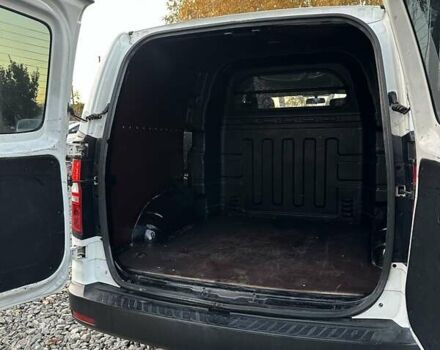 Белый Хендай H-1, объемом двигателя 2.5 л и пробегом 333 тыс. км за 9500 $, фото 19 на Automoto.ua