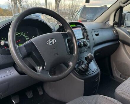 Белый Хендай H-1, объемом двигателя 2.5 л и пробегом 333 тыс. км за 9500 $, фото 18 на Automoto.ua