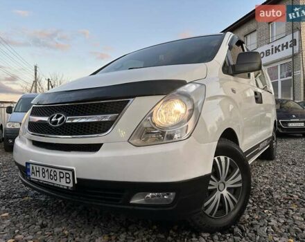 Белый Хендай H-1, объемом двигателя 2.5 л и пробегом 333 тыс. км за 9500 $, фото 2 на Automoto.ua