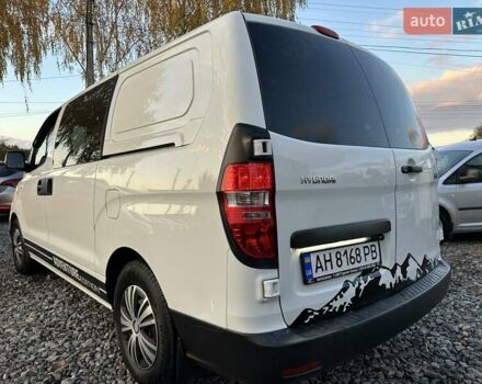 Белый Хендай H-1, объемом двигателя 2.5 л и пробегом 333 тыс. км за 9500 $, фото 8 на Automoto.ua