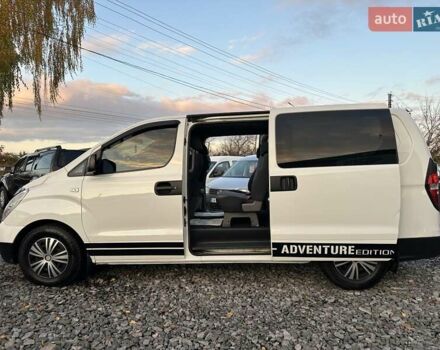 Белый Хендай H-1, объемом двигателя 2.5 л и пробегом 333 тыс. км за 9500 $, фото 4 на Automoto.ua