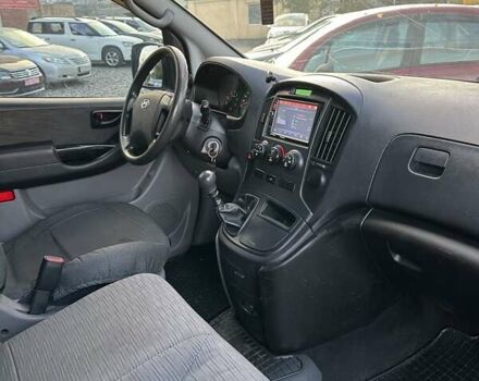 Белый Хендай H-1, объемом двигателя 2.5 л и пробегом 333 тыс. км за 9500 $, фото 13 на Automoto.ua