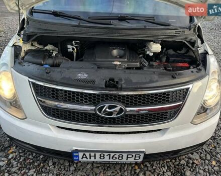 Белый Хендай H-1, объемом двигателя 2.5 л и пробегом 333 тыс. км за 9500 $, фото 17 на Automoto.ua