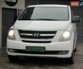 Белый Хендай H-1, объемом двигателя 2.5 л и пробегом 235 тыс. км за 10900 $, фото 2 на Automoto.ua