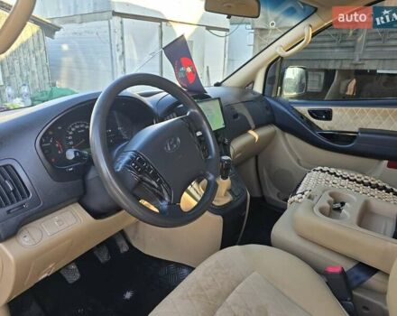 Белый Хендай H-1, объемом двигателя 2.48 л и пробегом 230 тыс. км за 14000 $, фото 13 на Automoto.ua