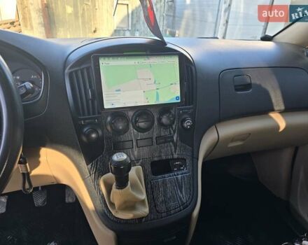 Белый Хендай H-1, объемом двигателя 2.48 л и пробегом 230 тыс. км за 14000 $, фото 14 на Automoto.ua