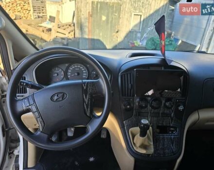 Белый Хендай H-1, объемом двигателя 2.48 л и пробегом 230 тыс. км за 14000 $, фото 22 на Automoto.ua