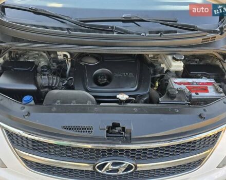 Белый Хендай H-1, объемом двигателя 2.48 л и пробегом 230 тыс. км за 14000 $, фото 11 на Automoto.ua