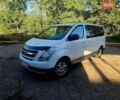 Белый Хендай H-1, объемом двигателя 2.48 л и пробегом 235 тыс. км за 10500 $, фото 1 на Automoto.ua