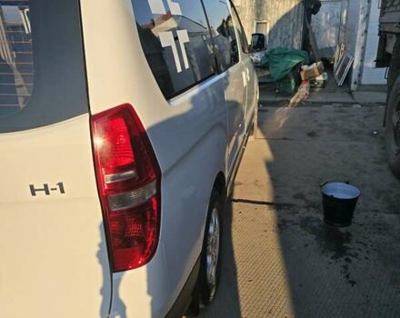 Белый Хендай H-1, объемом двигателя 2.48 л и пробегом 230 тыс. км за 14000 $, фото 5 на Automoto.ua