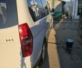 Белый Хендай H-1, объемом двигателя 2.48 л и пробегом 230 тыс. км за 14000 $, фото 5 на Automoto.ua