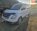 Белый Хендай H-1, объемом двигателя 2.48 л и пробегом 235 тыс. км за 11000 $, фото 1 на Automoto.ua