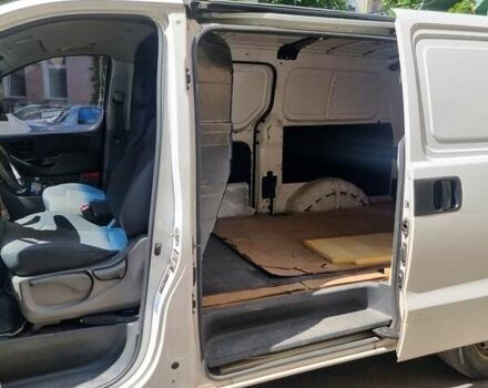 Белый Хендай H-1, объемом двигателя 2.5 л и пробегом 182 тыс. км за 9800 $, фото 3 на Automoto.ua