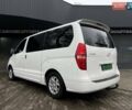 Белый Хендай H-1, объемом двигателя 2.5 л и пробегом 235 тыс. км за 10900 $, фото 5 на Automoto.ua