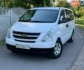 Белый Хендай H-1, объемом двигателя 2.5 л и пробегом 290 тыс. км за 12800 $, фото 1 на Automoto.ua